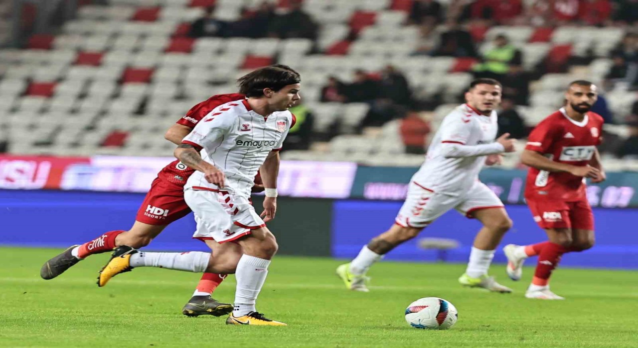 Sivasspor - Antalyaspor maçının VARı Miguel Angel Ortiz Arias