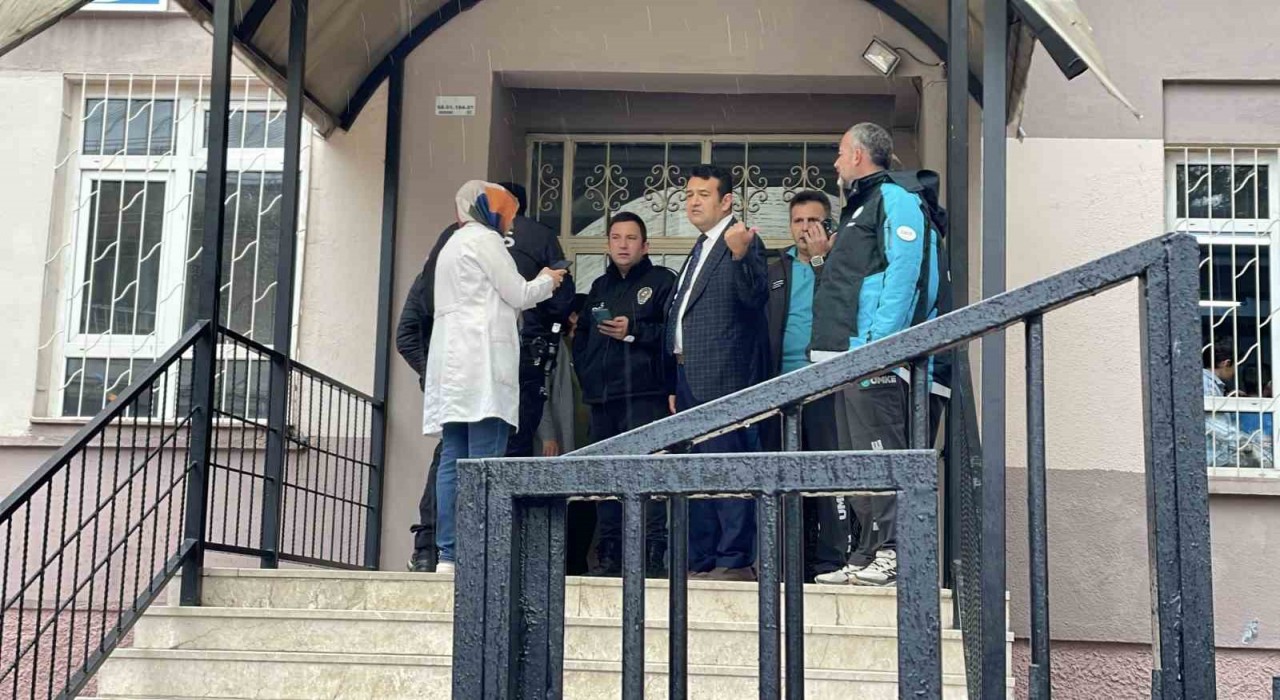 Sivasta gıda zehirlenmesi şüphesiyle 13 öğrenci hastaneye kaldırıldı