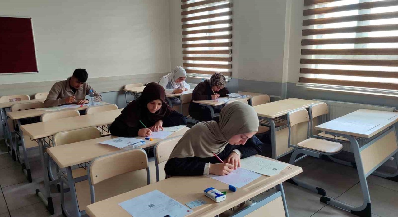 Sivasta umre ödüllü sınava yoğun ilgi