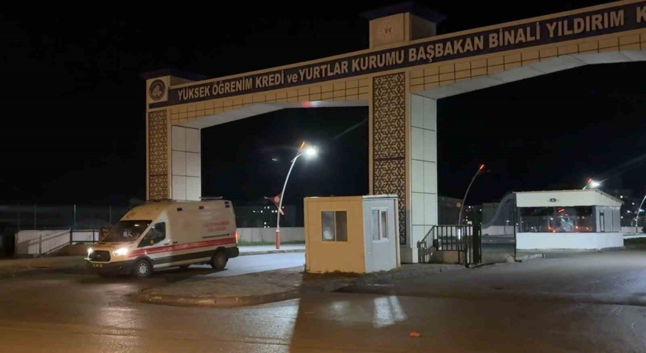 Sivasta yurtta kalan 53 öğrenci gıda zehirlenmesi şüphesiyle hastaneye başvurdu