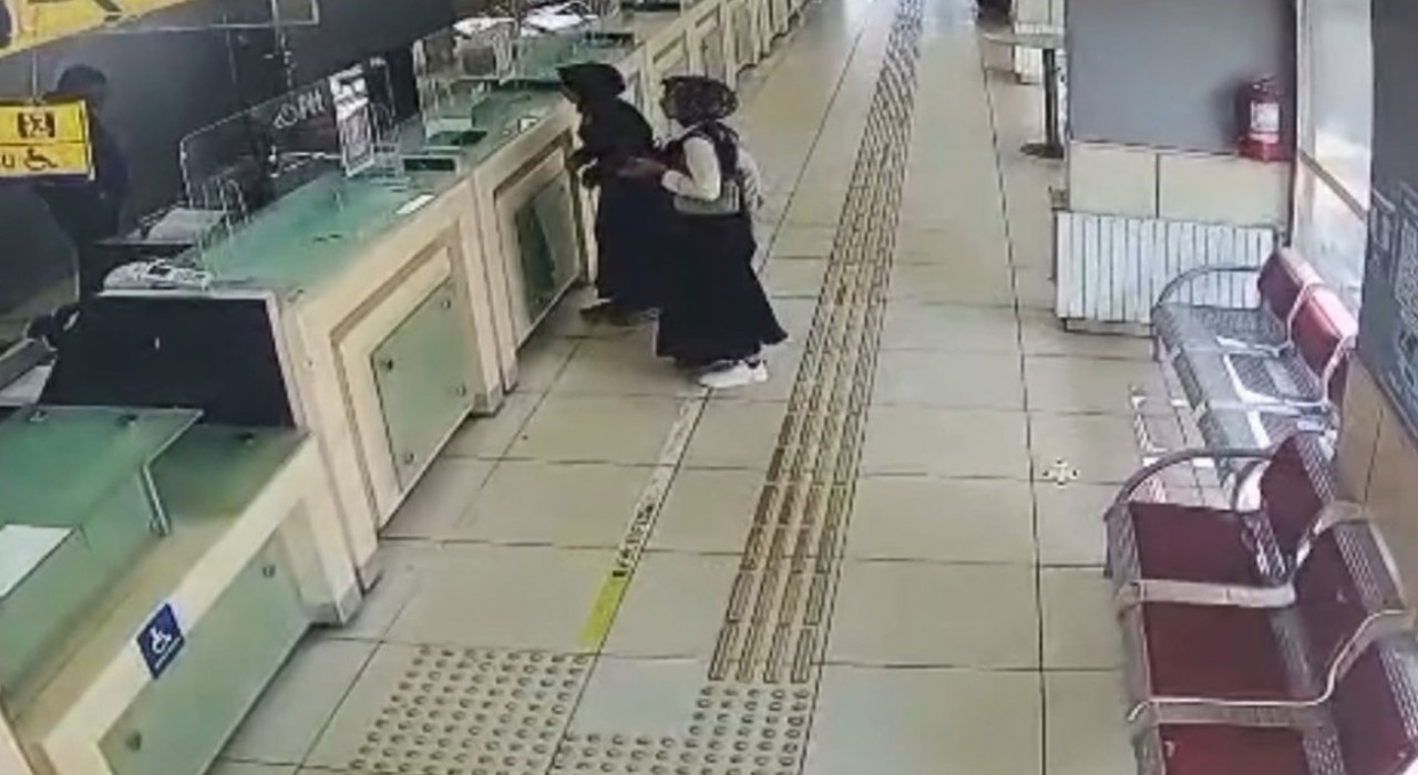 Siverekte 2 kadın, yerde bulduğu bin 250 doları sahibine ulaştırdı