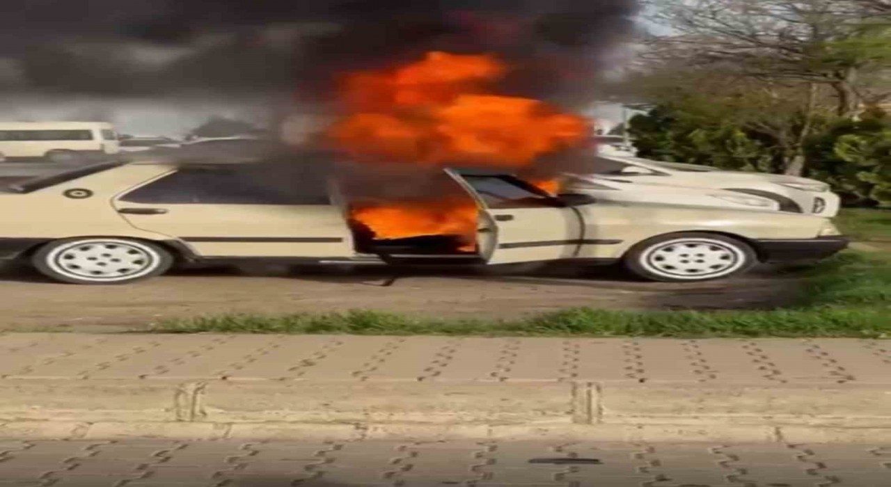 Siverekte hastane otoparkında otomobiller alev aldı