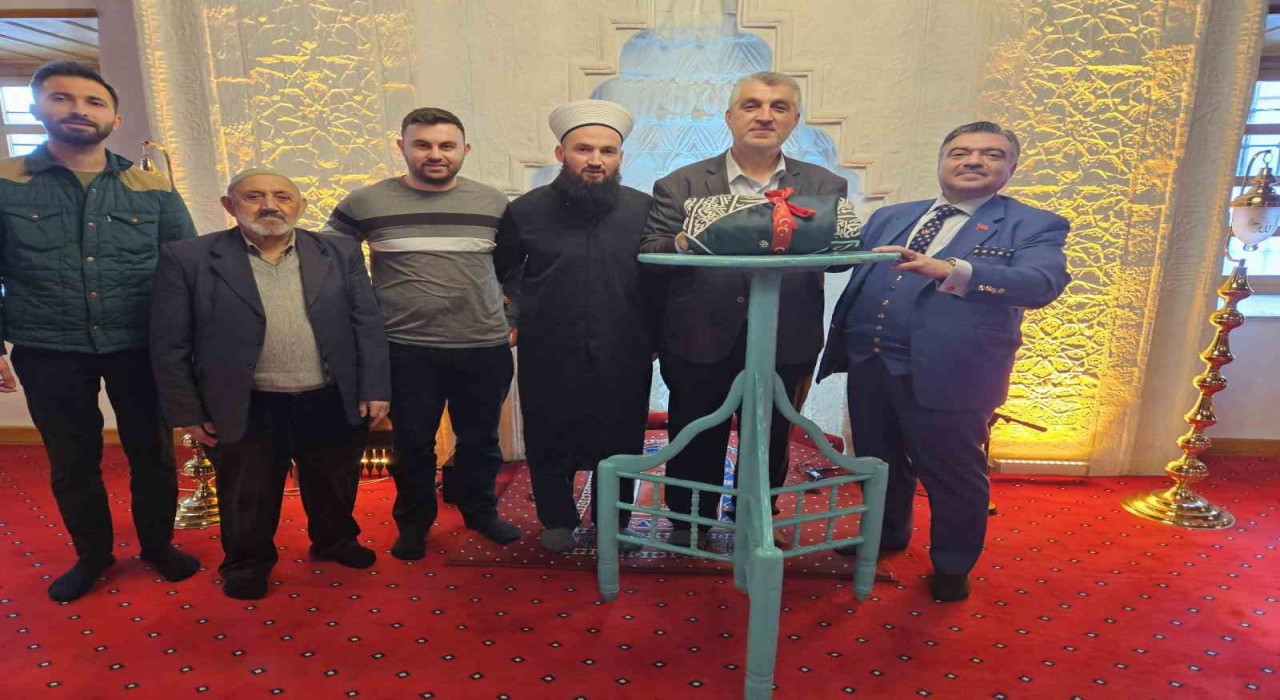 Sivrihisar Ulu Camiine Saç-ı Şerifi bağışladı