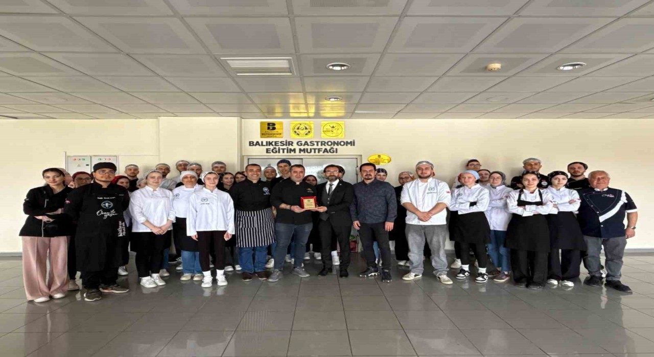 Sokak lezzetlerinden kokorecin sırlarını anlattı