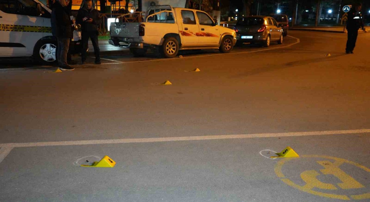 Sokak ortasında havaya rastgele ateş açıp kaçtılar