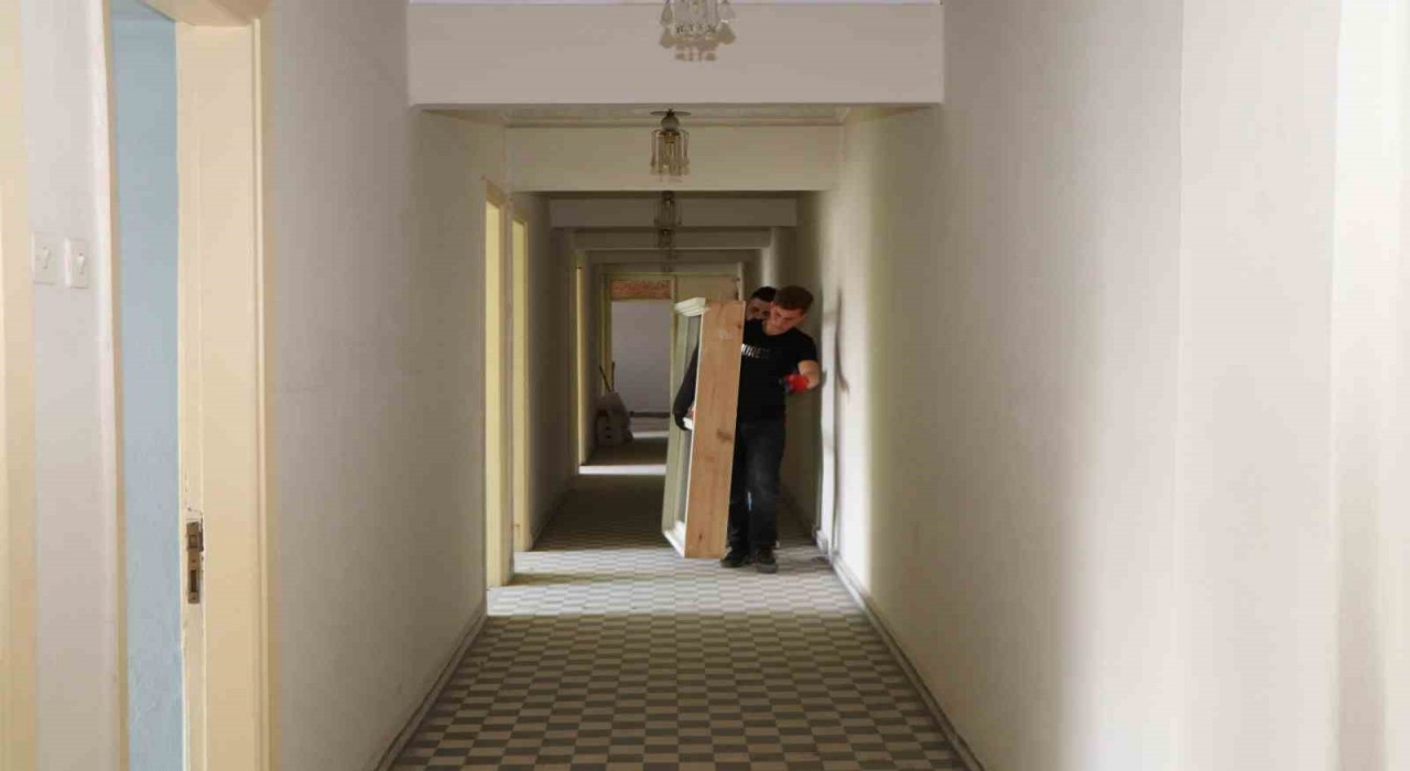 Sökede tarihi binasının otel kısmında yenileme çalışmaları başladı
