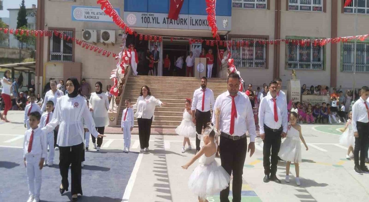 Sökede velilerden çocuklarıyla anlamlı vals gösterisi