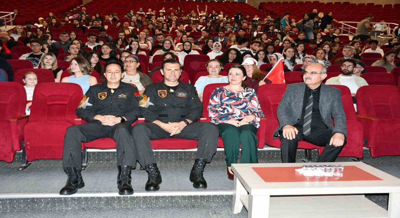 SOLOTÜRK Pilotu Bakıcı: Ay yıldızlı bayrağımız dalgalandıkça bizlerin maneviyatı arşa çıkıyor. Bu gururu inanılmaz şekilde yaşıyoruz