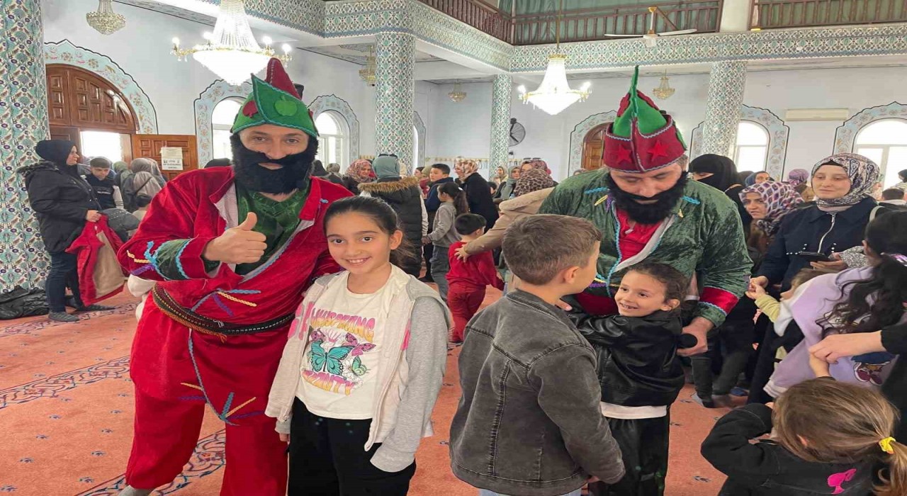 Somada cami çocuk buluşması renkli anlara sahne oldu