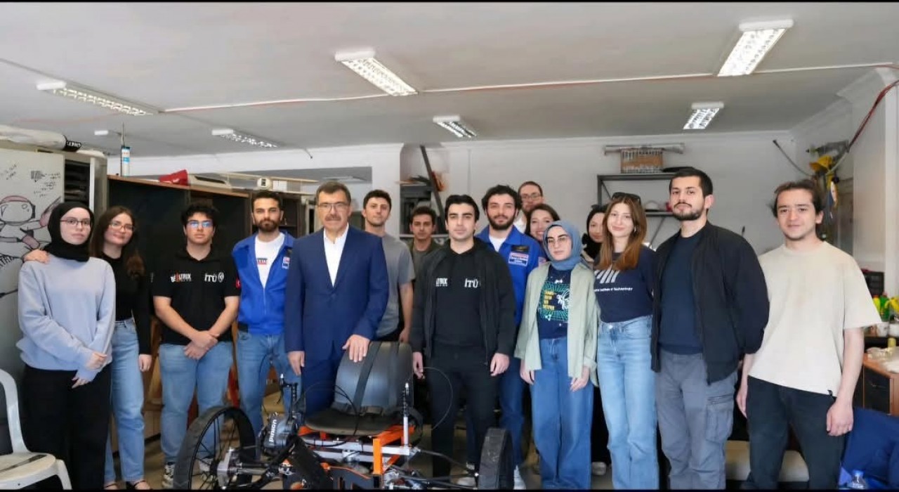 Somalı genç NASAda Türkiyeyi temsil edecek ekipte yer aldı