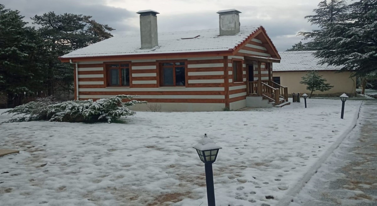 Spil Dağı Milli Parkı beyaza büründü