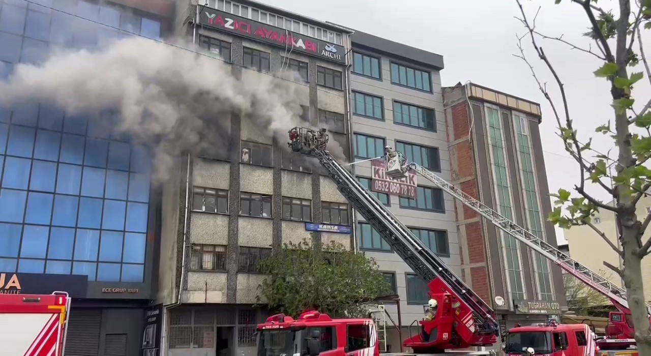 Sultangazide ayakkabı imalathanesinde korkutan yangın