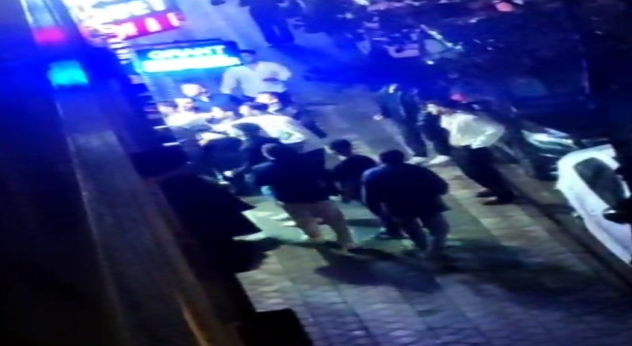 Sultangazide düğün salonu karıştı, kavga sokağa taştı: O anlar kamerada