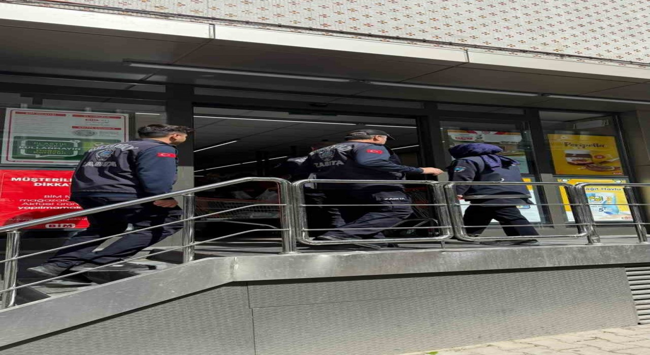 Sultangazide marketlerde sıkı denetim
