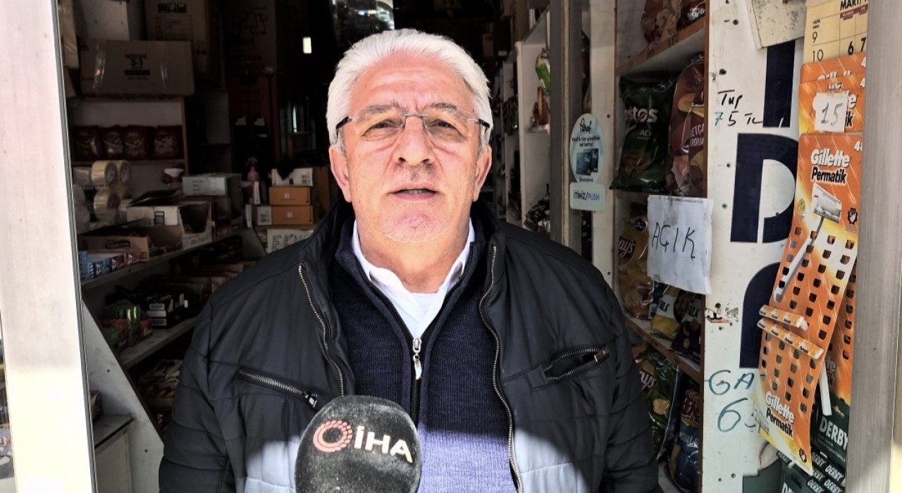 Sultangazide marketten 600 TL değerinde çikolata çaldı: O anlar kamerada