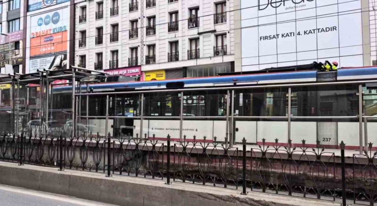 Sultangazide tramvay seferleri durdu, yoğunluk yaşandı