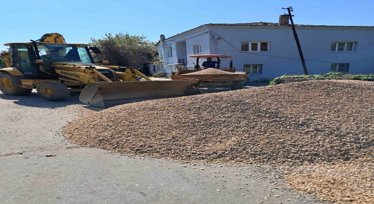Sultanhisarda bozulan yollar yenileniyor