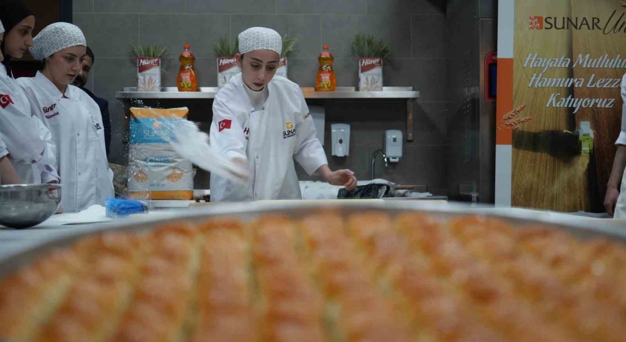 Sunar Un, ürünlerini Gaziantepte baklava ustaları ile buluşturdu