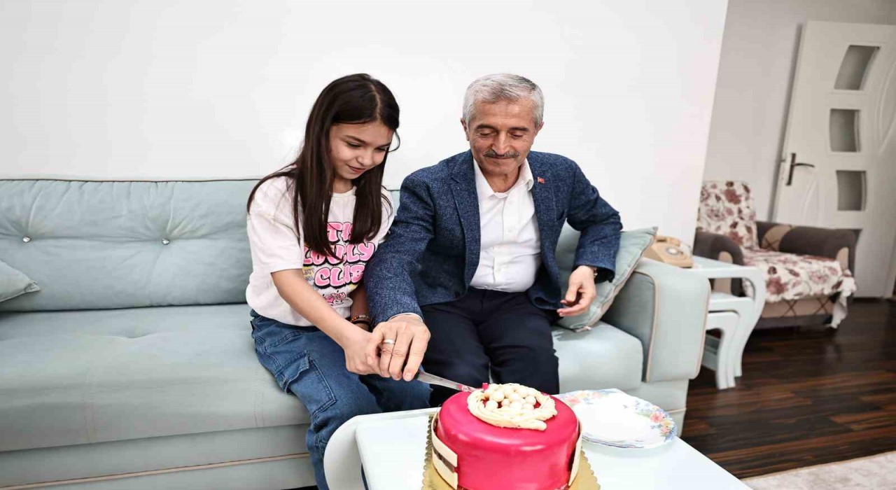 Tahmazoğlundan doğum günü sürprizi