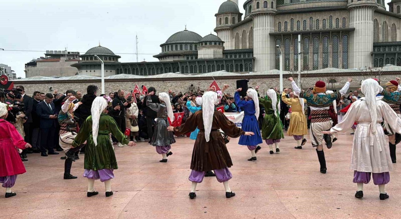 Taksimde 23 Nisan coşkuyla kutlandı