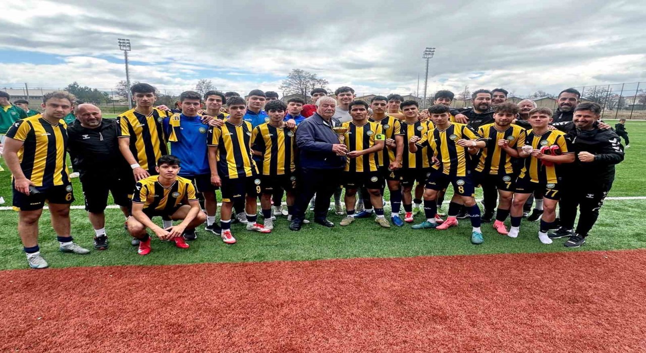 Talas Belediyespor, U-18 Türkiye Şampiyonasında yarı finalde