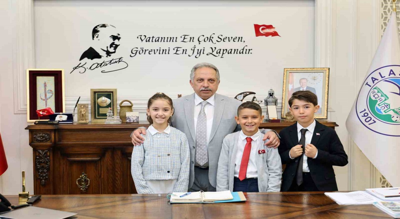 Talasta başkanlık koltuğuna çocuklar oturdu