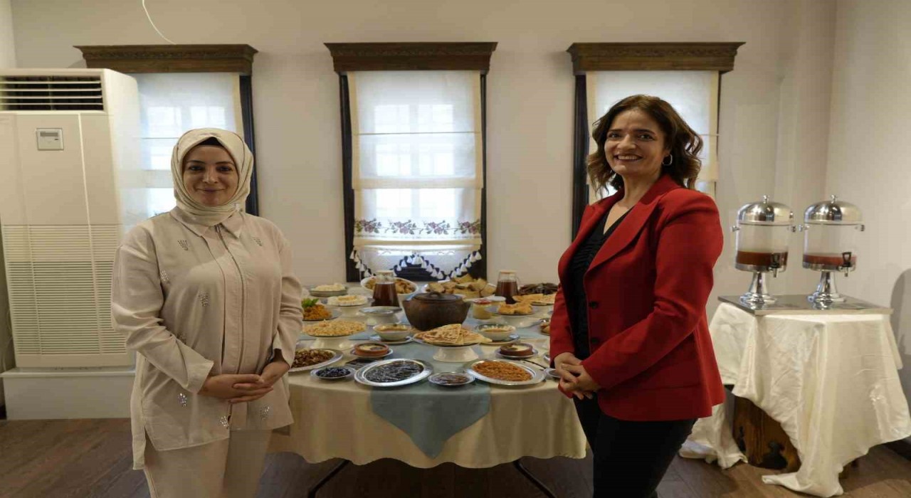 Tarihi Süleymaniye Mahallesi Gümüşhanenin gastronomi zenginliğine ev sahipliği yapıyor