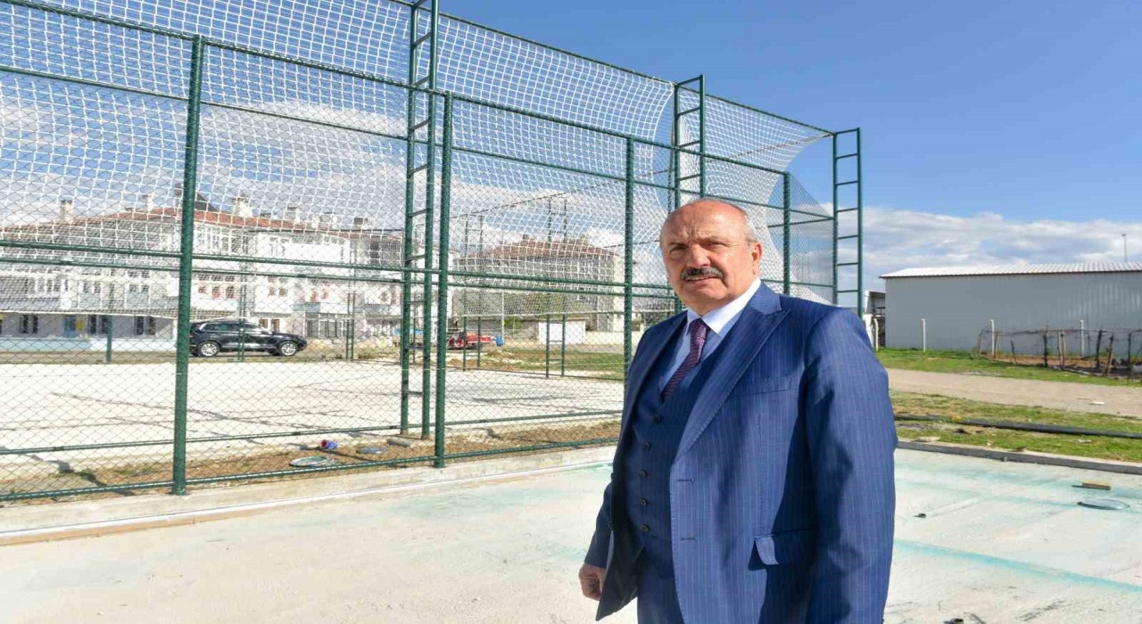 Taşköprüye yeni basketbol ve voleybol sahaları kazandırılıyor