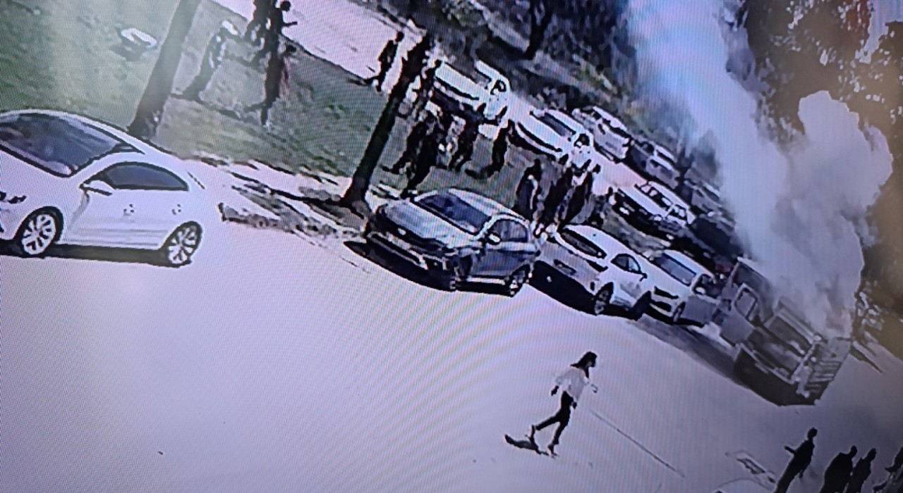 Tatbikat gerçek oldu, yanan kamyoneti eğitim alan personel söndürdü