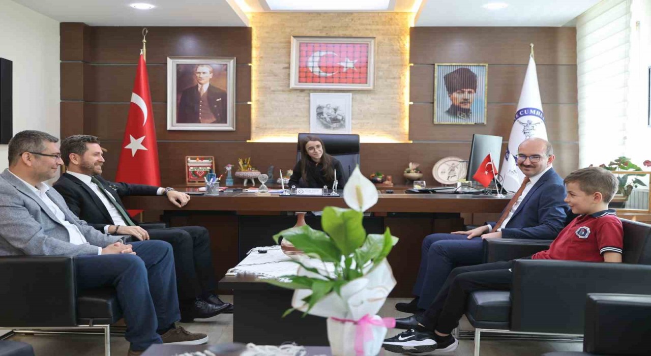 Tavasın geleceği çocuklar, belediye başkanlığı koltuğunu devraldı