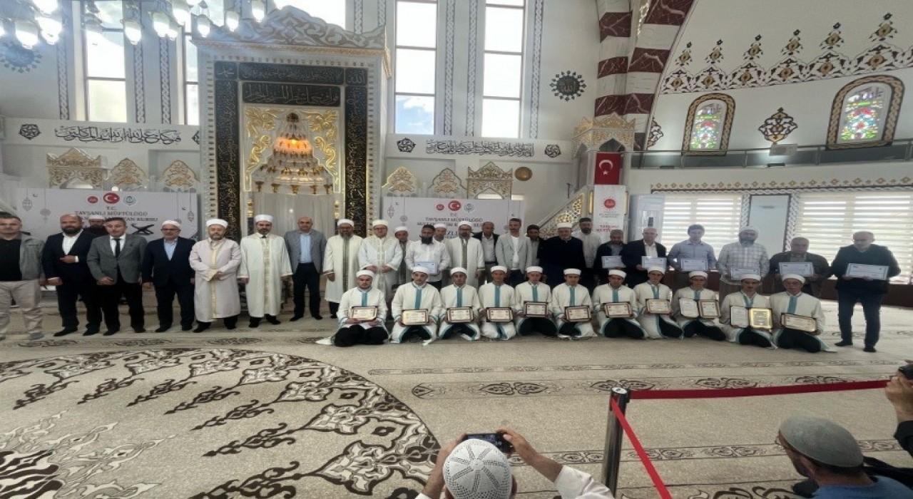 Tavşanlı Sultan Selim Kuran Kursundan 11 hafız mezun oldu