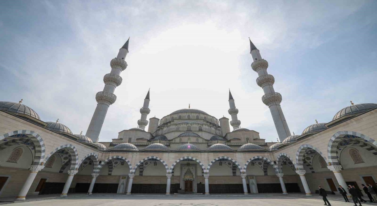 TBMM Başkanı Kurtulmuş, Kırgızistanda Bişkek Kırgız-Türk Dostluk Devlet Hastanesini ziyaret etti