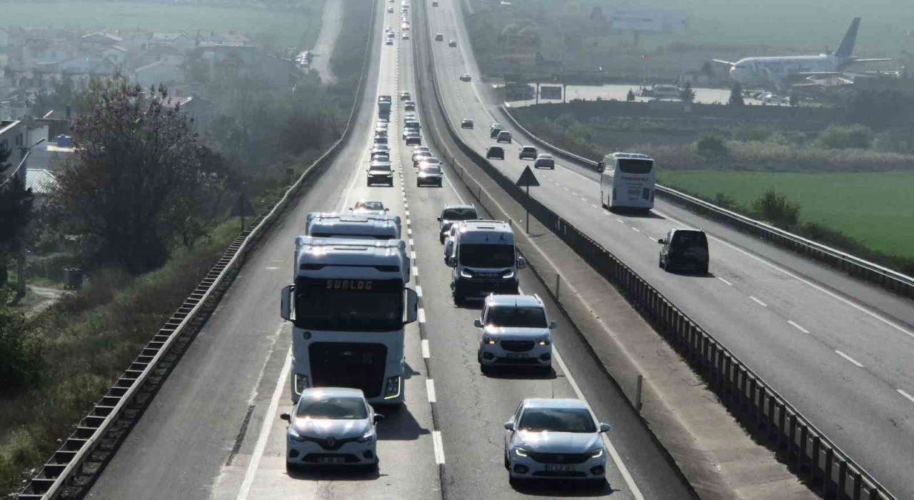 Tekirdağ-İstanbul yolunda yoğunluk oluştu