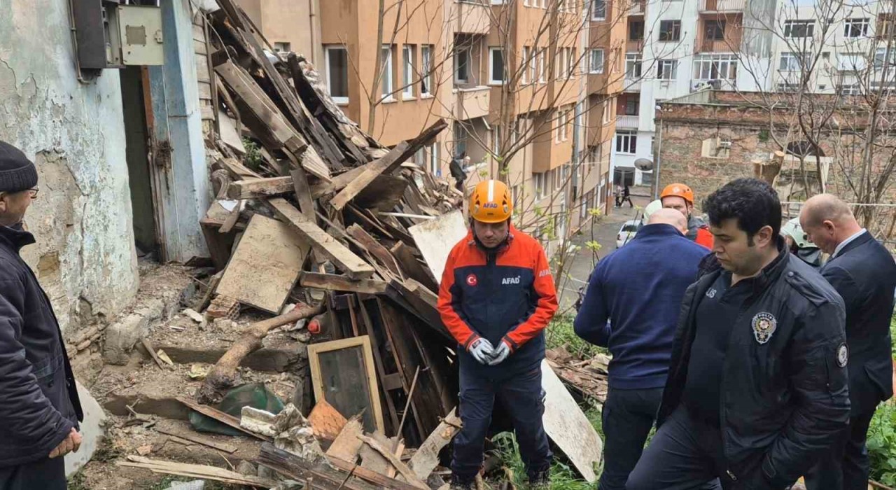 Tekirdağda 2 katlı bina çöktü