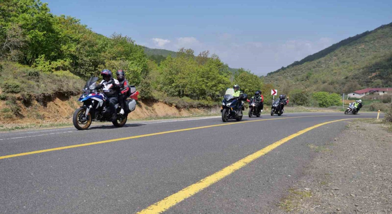 Tekirdağda 500 motosikletli, turizm rotasında doğayla buluştu