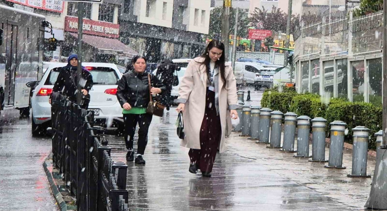 Tekirdağda lapa lapa kar yağdı