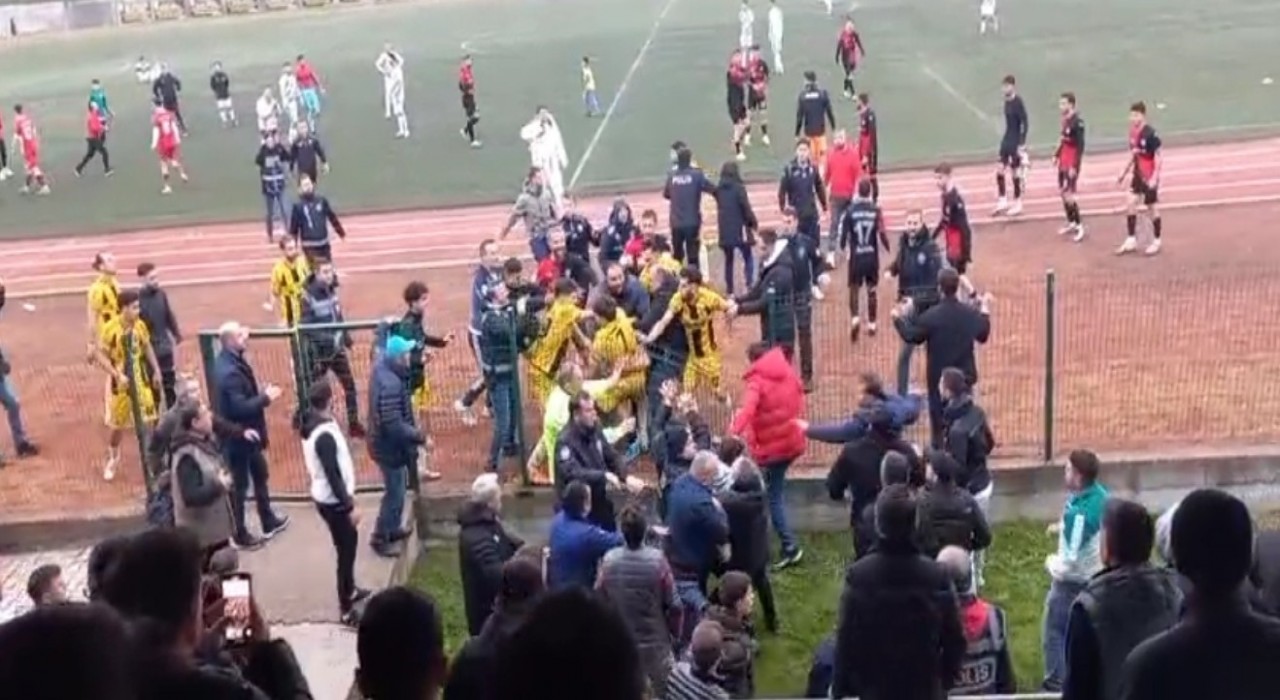Termede futbol müsabakası kavgayla sonlandı