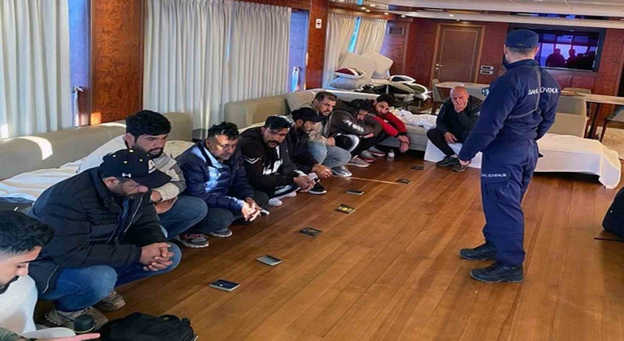 Ticari yatta göçmen kaçakçıları ve düzensiz göçmenler yakalandı