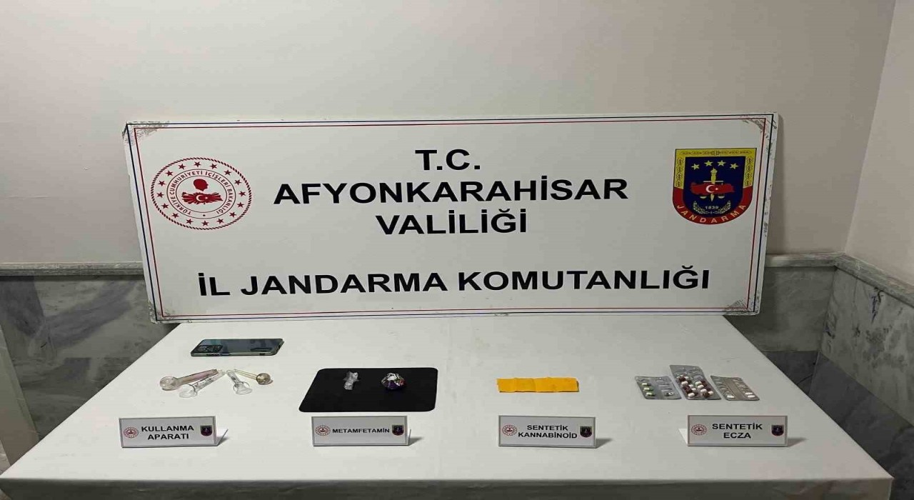 Tır şoförü uyuşturucu satarken suçüstü yapıldı