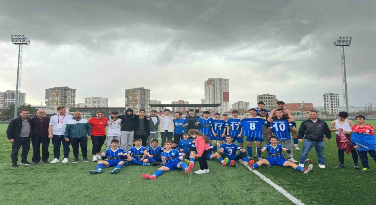 Tomarza Belediyespor adını Play Offa yazdırdı