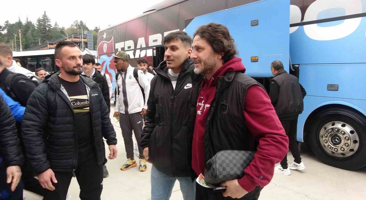 Trabzonspor, Fenerbahçe maçı için İstanbula gitti