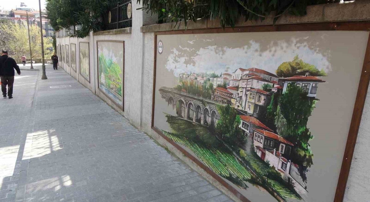 Trabzonu çizdiği motiflerle güzelleştiriyor