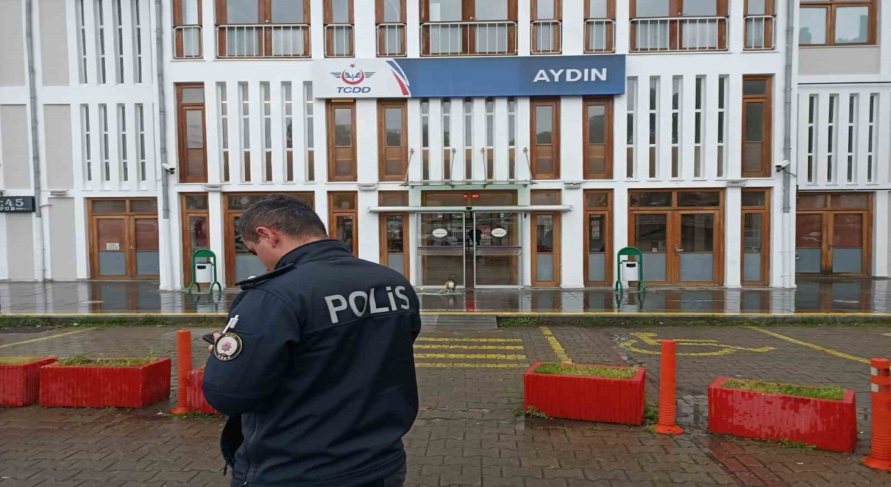 Tren garında unutulan valiz paniğe neden oldu: Bina boşaltıldı