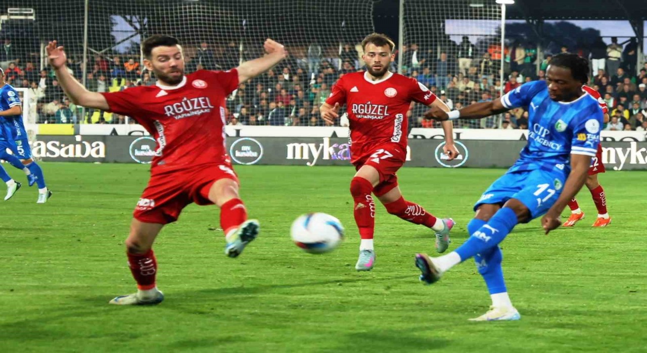 Trendyol Süper Lig: Bodrum FK: 0 - Antalyaspor: 0 (İlk yarı)