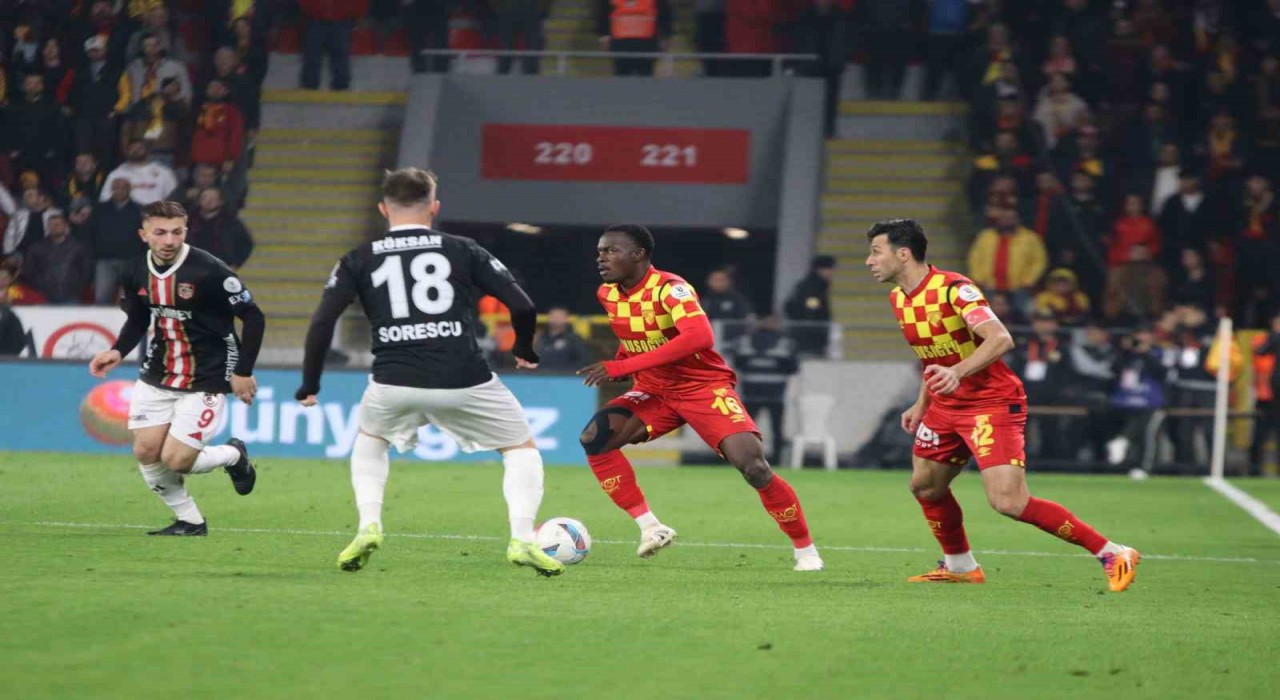 Trendyol Süper Lig: Göztepe: 0 - Gaziantep FK: 0 (İlk yarı)