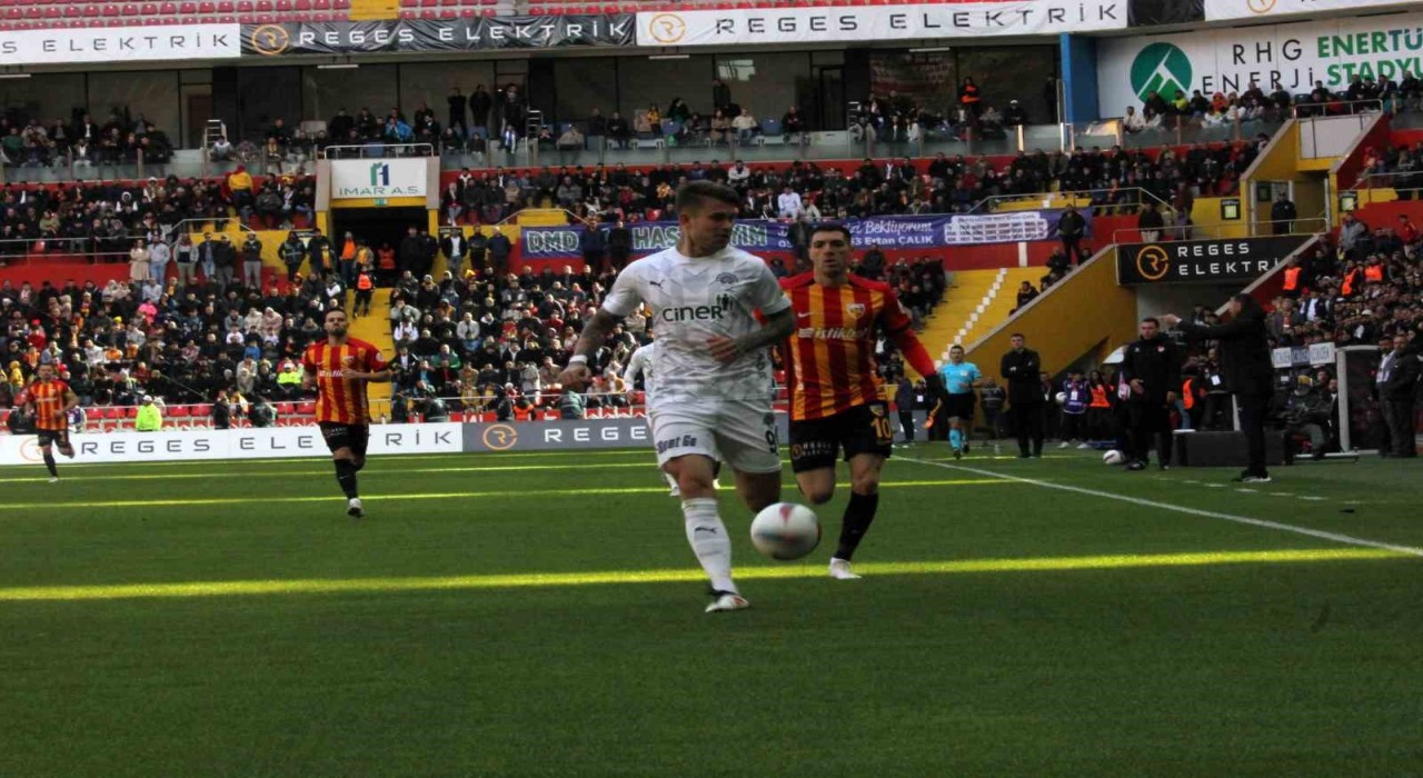 Trendyol Süper Lig: Kayserispor: 0 - Kasımpaşa: 0 (İlk yarı)