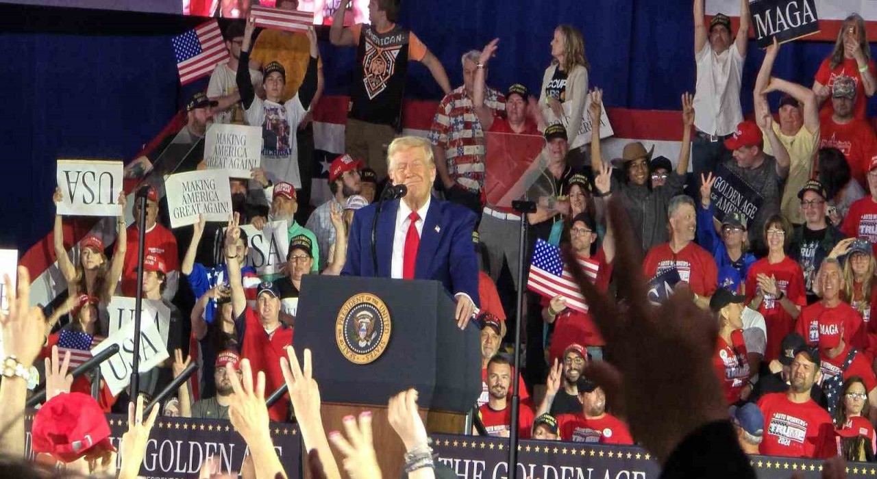 Trump, başkanlığının 100. gününü Michiganda kutladı