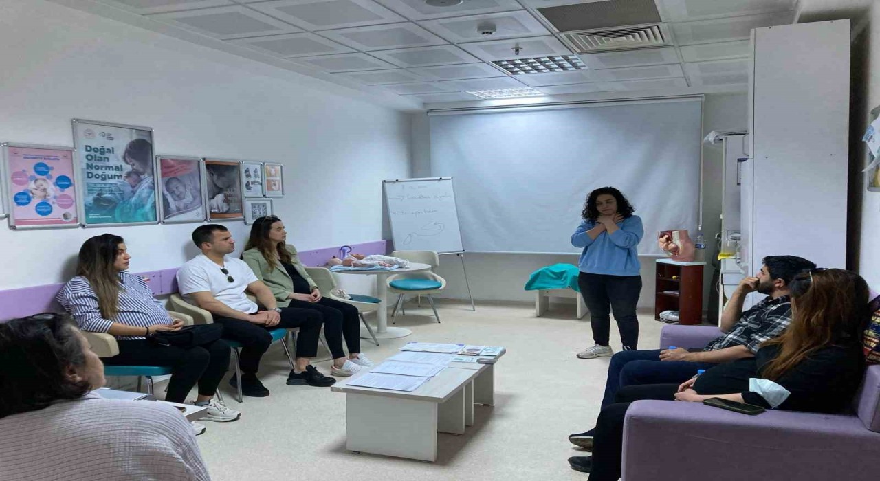 Tuncelide Gebe Okulunda anne ve baba adaylarına Heimlich manevrası eğitimi