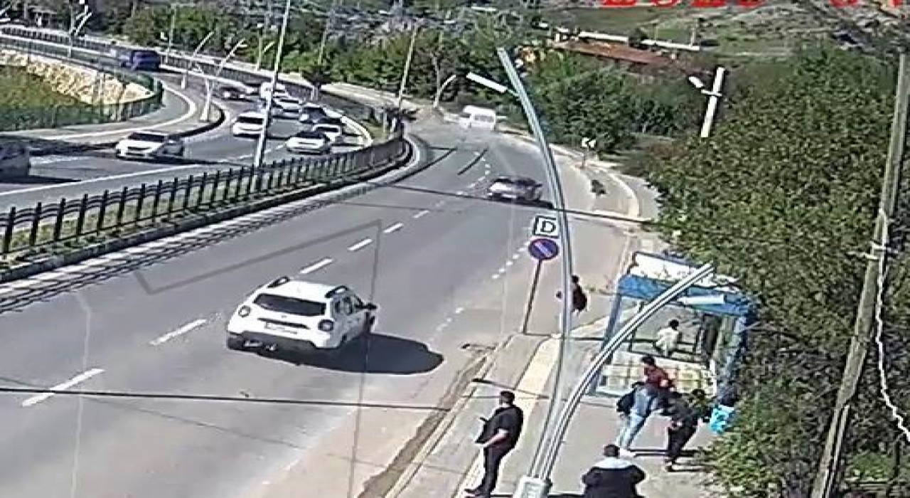 Tuncelideki kaza anı güvenlik kameralarına yansıdı