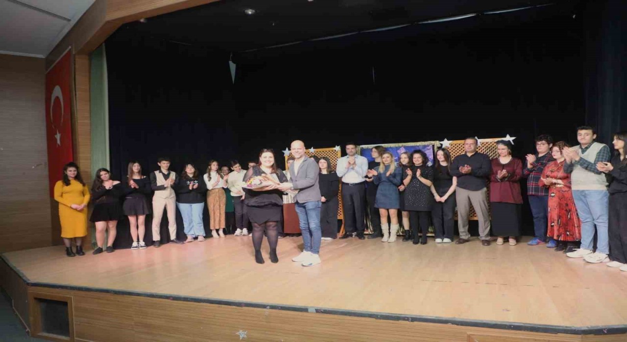 Turgutluda sahnelenen ‘Yakından kumanda 2 yoğun ilgi gördü